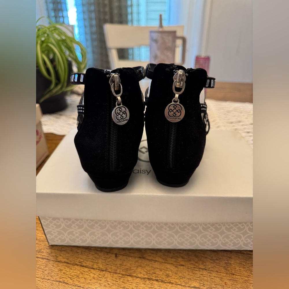 Daisy Fuentes GIA Black Sandal - Picture 3 of 4